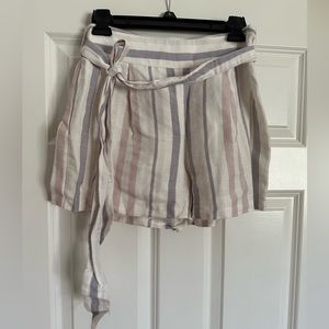 Express women’s paper bag style short. Size 4